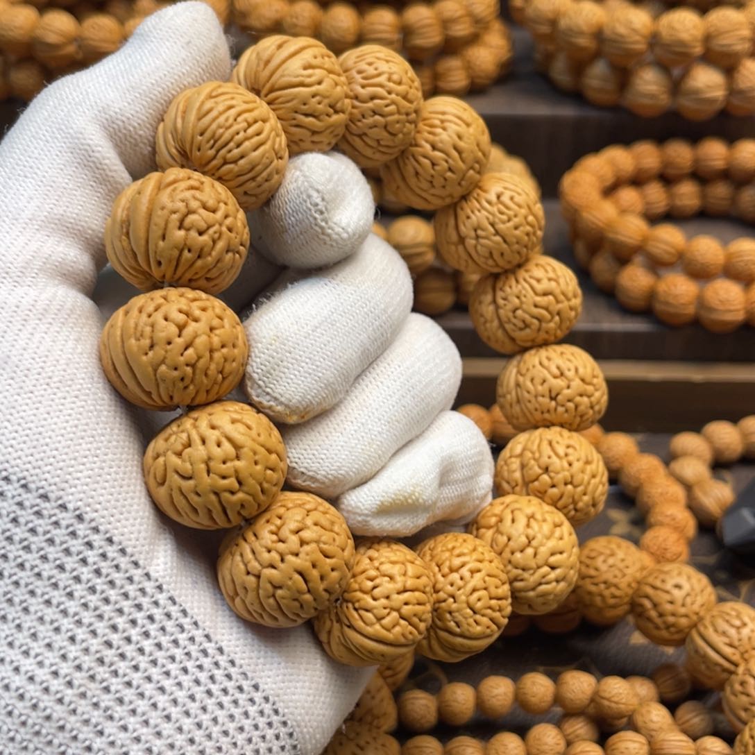 手串桃核郭****）白月光大肚矮桩