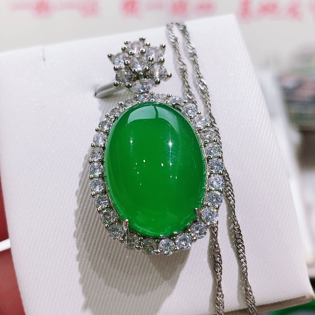 玛瑙/玉髓纯天然珠宝玉石鸽子蛋吊坠项链未镶嵌