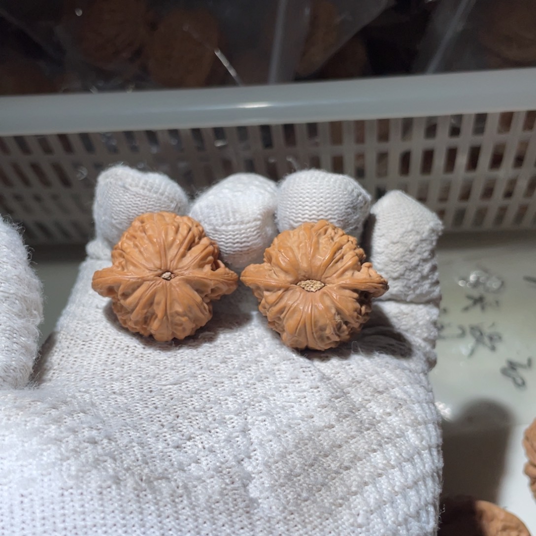 橙***栀文玩核桃 房山磨盘