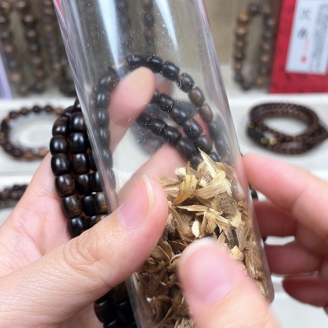 熯***膳沉香碎屑沉香+越南芽庄紫奇楠留疤料0.7