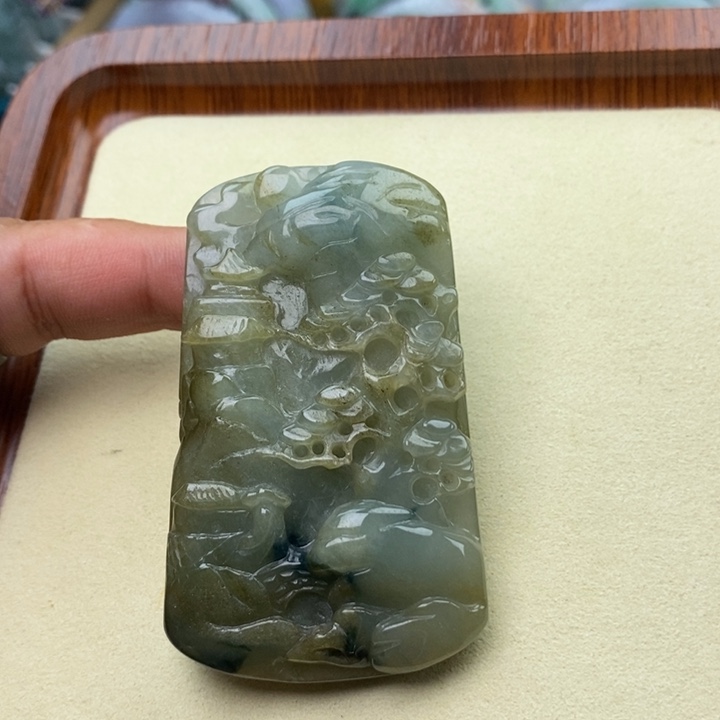 翡翠未镶嵌颈饰山水牌207