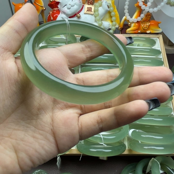 ****一岫玉未镶嵌手镯岫玉手镯