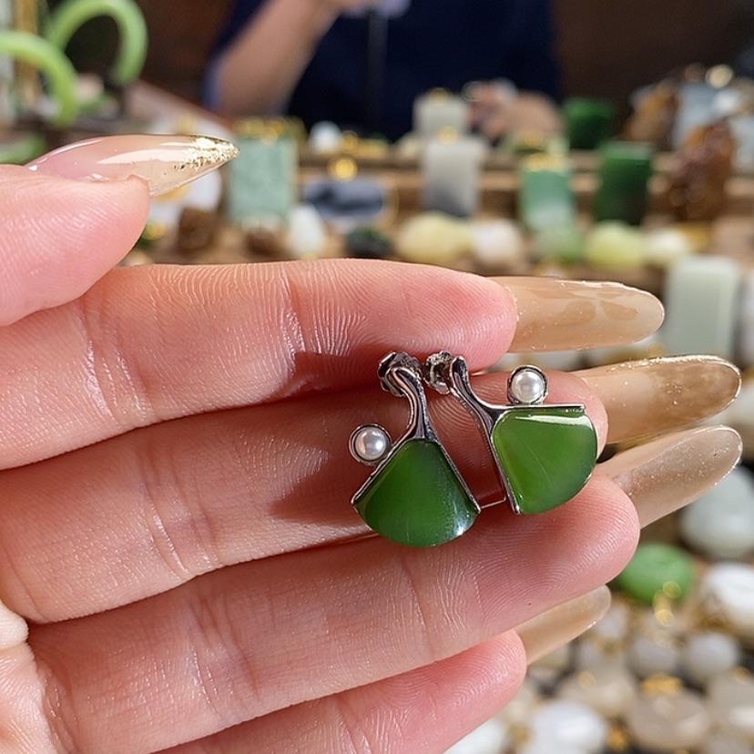 【闪购商品】和田玉耳钉银S925镶嵌