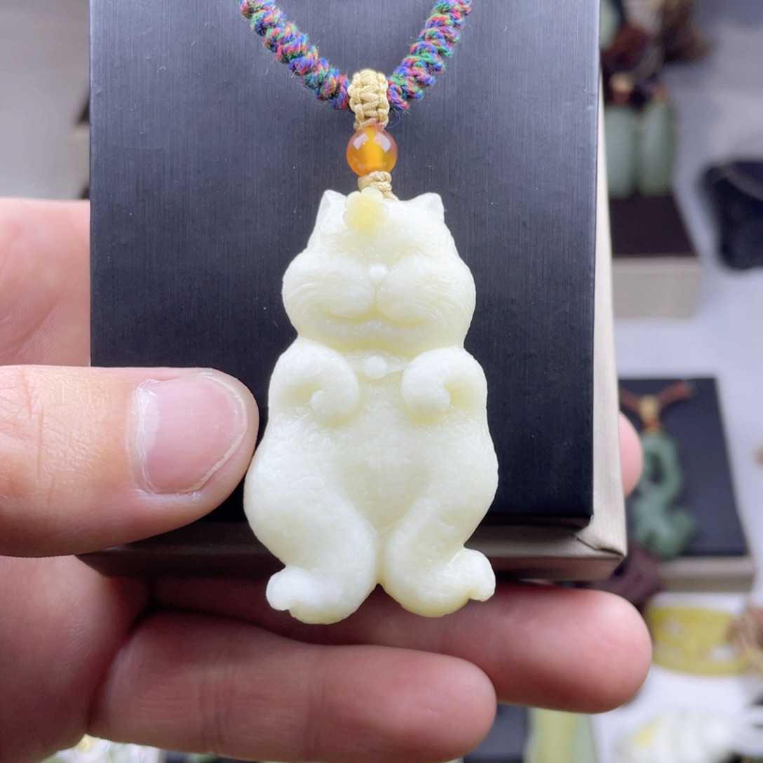 岫玉未镶嵌颈饰国**双