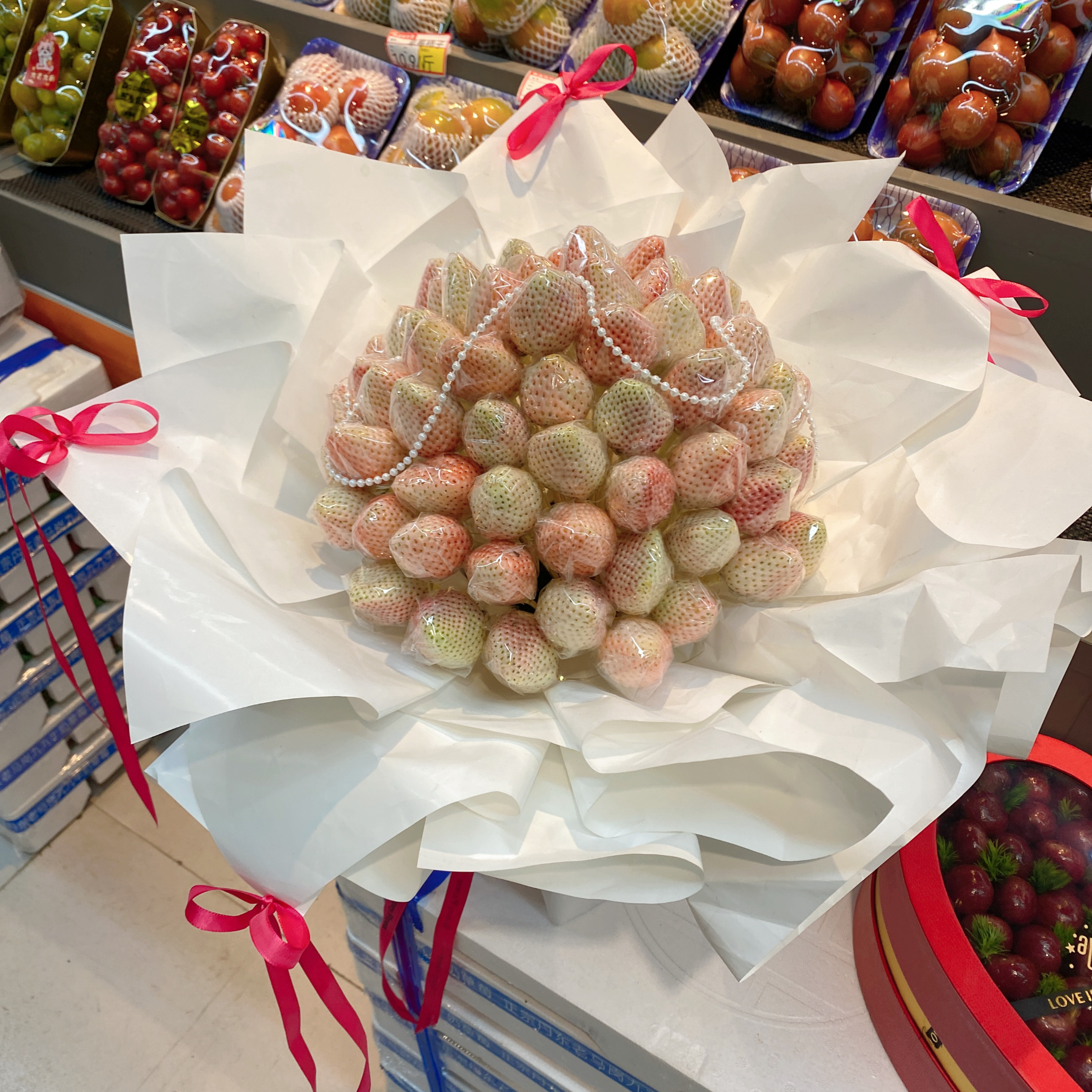 情人节礼盒 淡雪草莓花束