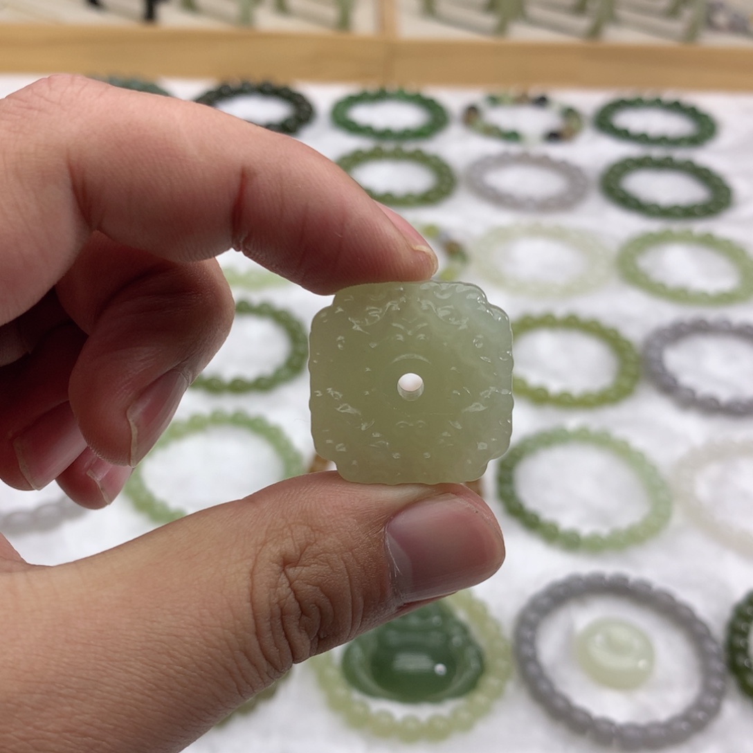 和田玉未镶嵌吊坠(赠链)冰晴水方扣