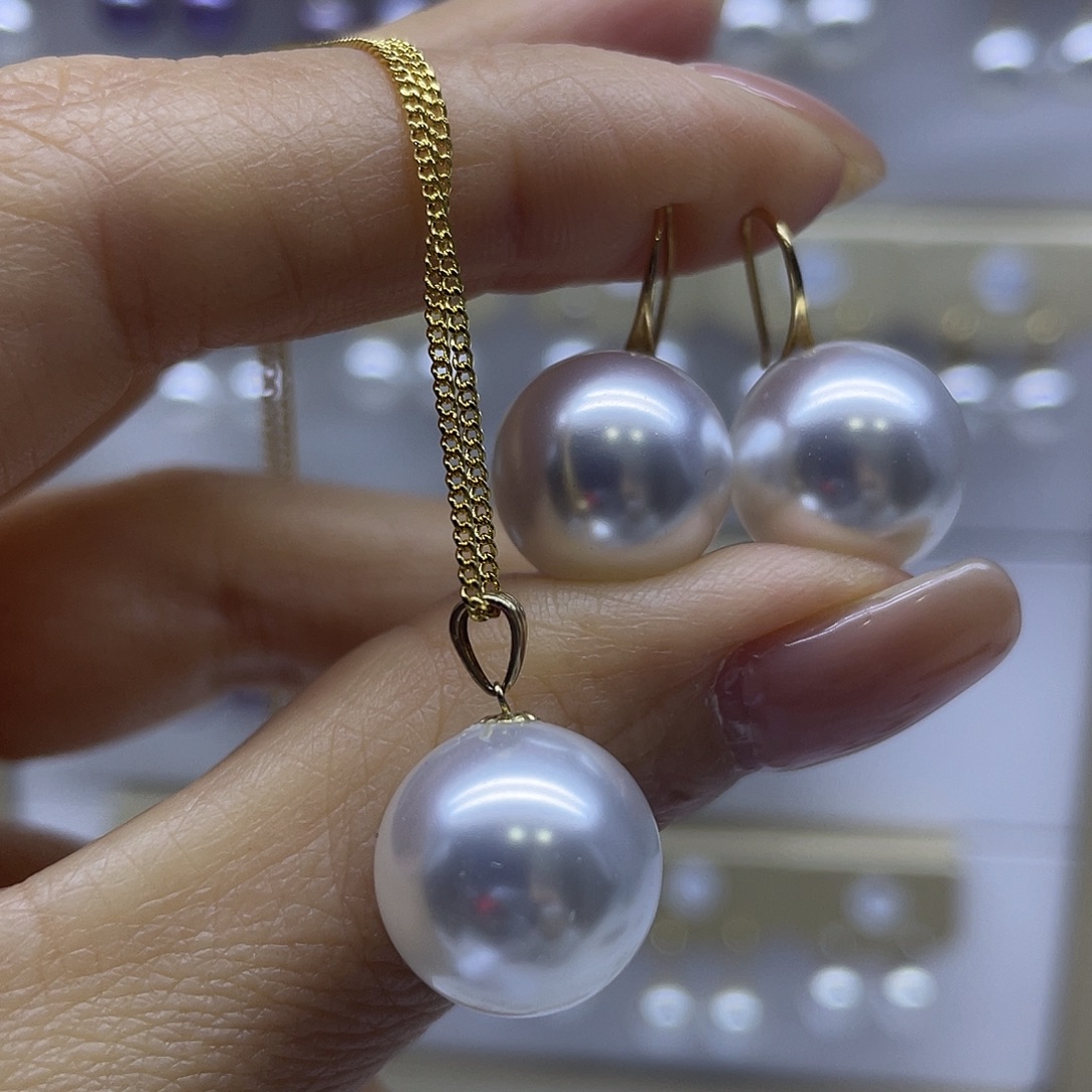 18K金镶嵌淡水珍珠颈饰