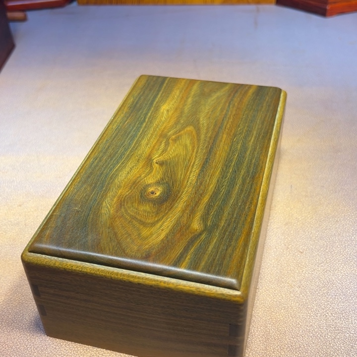 羽***乐机关盒。             