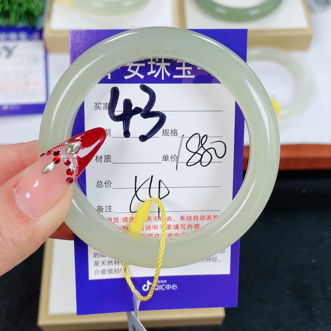 和田玉手镯未镶嵌