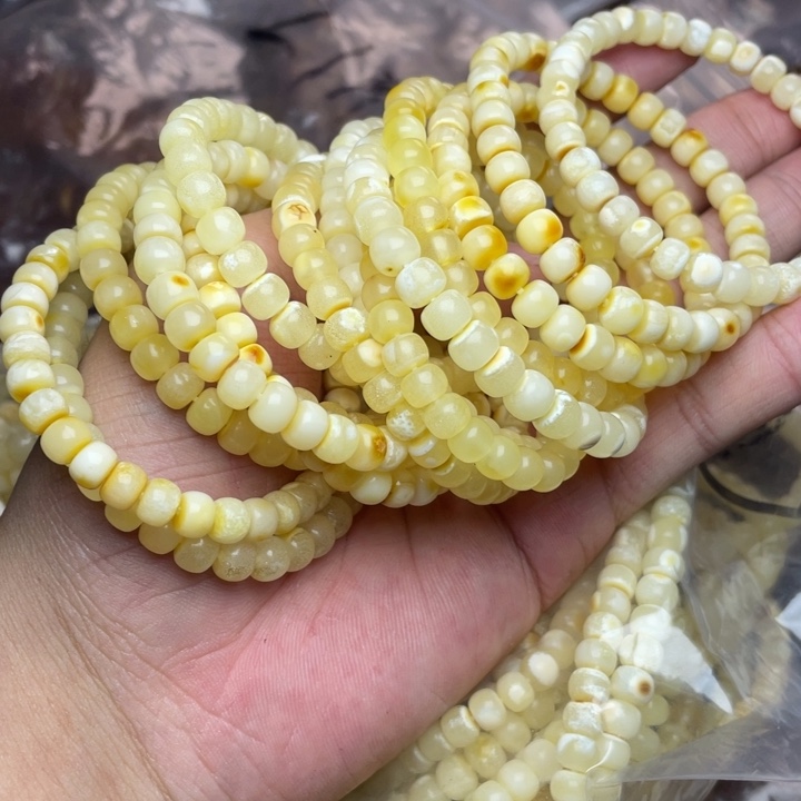 未镶嵌琥珀珠宝奇石