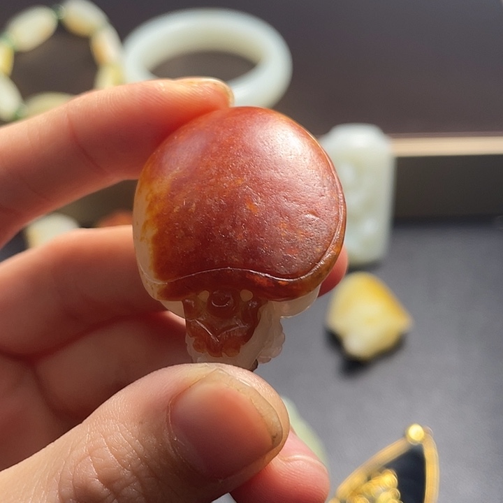 不***世和田玉未镶嵌颈饰