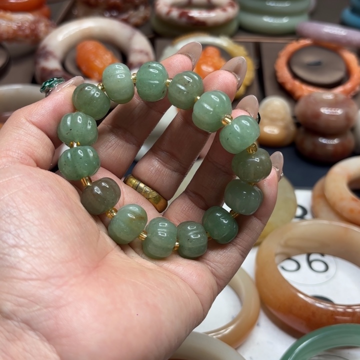 石英岩玉合金颈饰