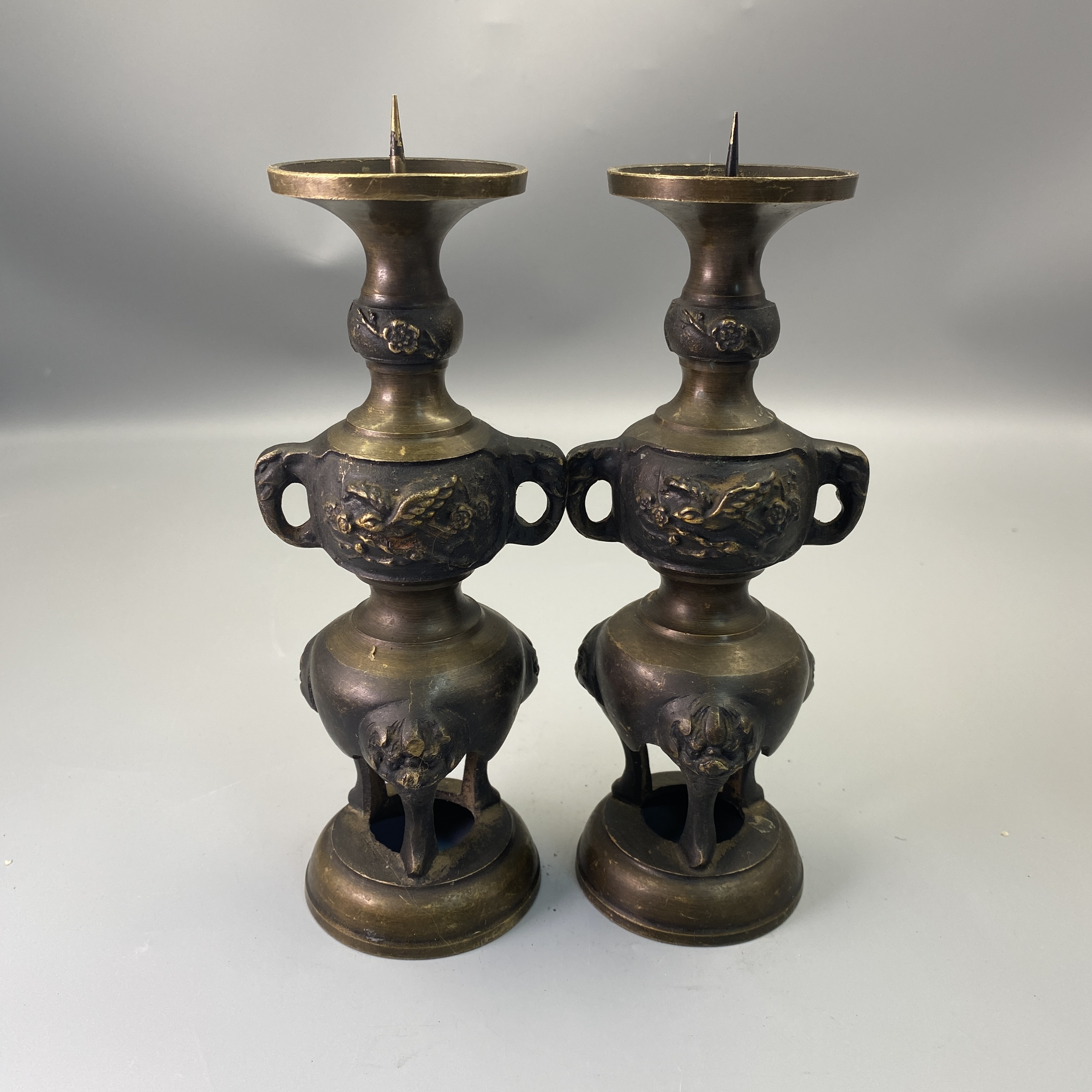 民国至早期高浮雕喜上眉梢象耳三兽足鼎式铜烛台益合/296-125-7