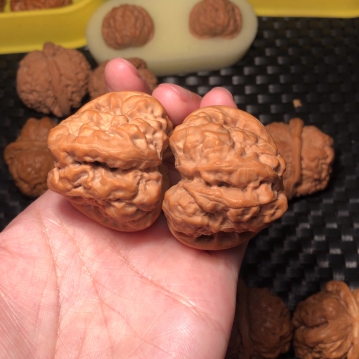 文玩核桃把件一***。蛙王