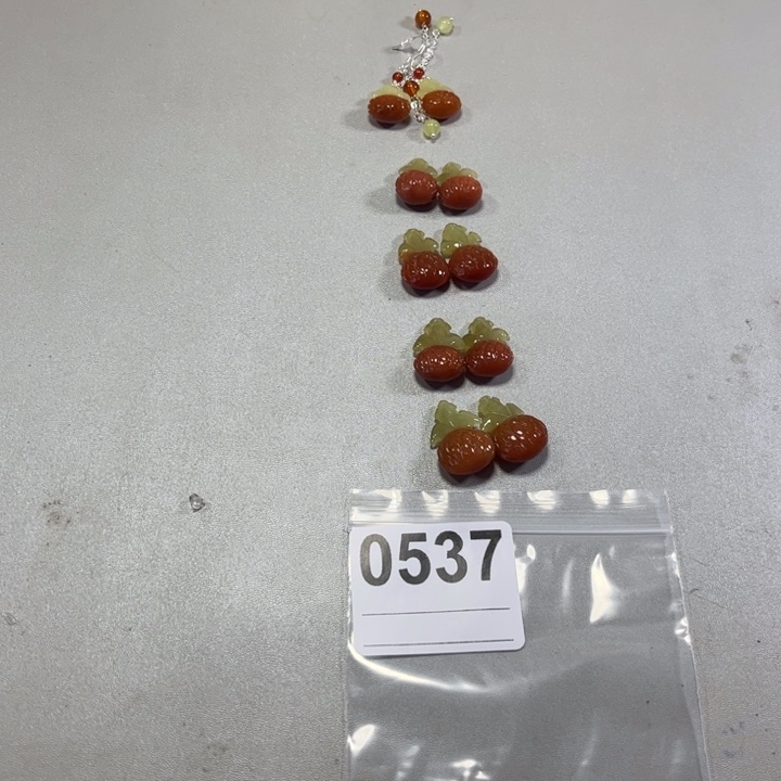 荣***店蛇纹石玉合金耳饰