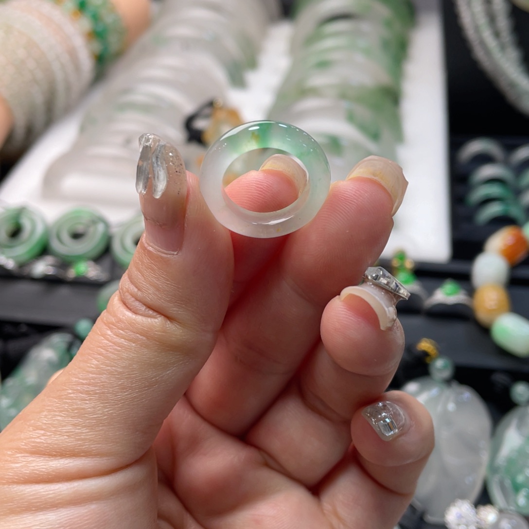 未镶嵌石英质玉戒圈