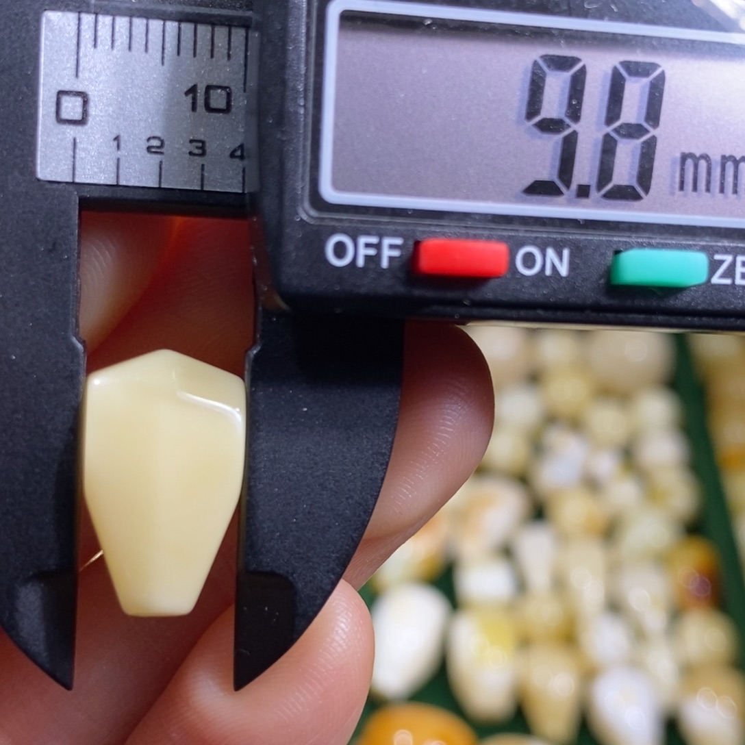 蜜蜡未镶嵌裸石配饰