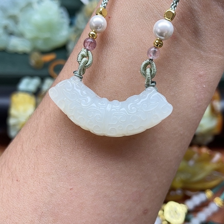 蛇纹石玉吊坠未镶嵌