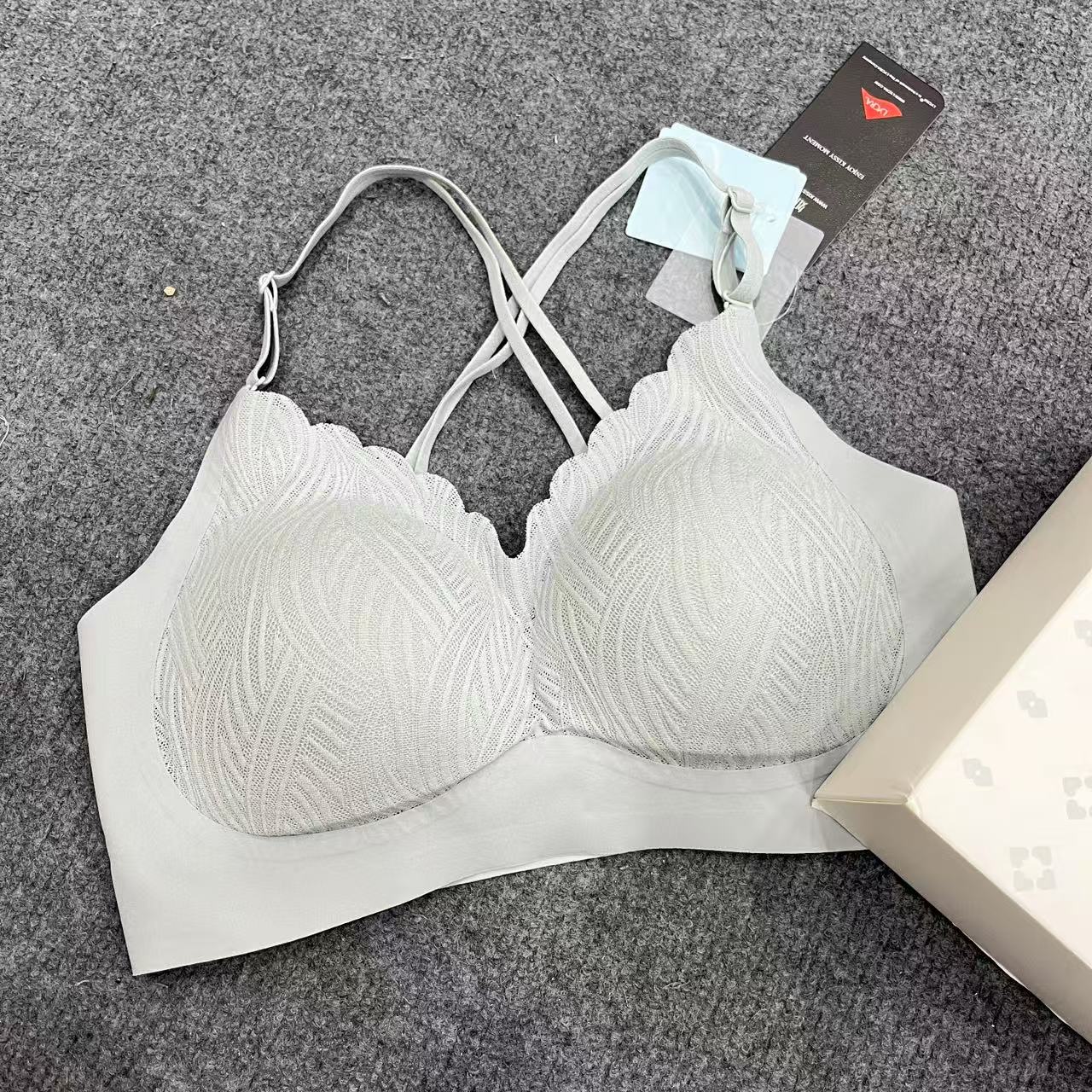 灰色内衣  盒装    