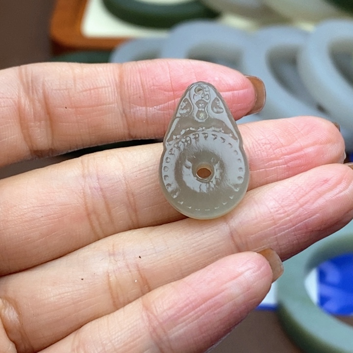 和田玉颈饰未镶嵌