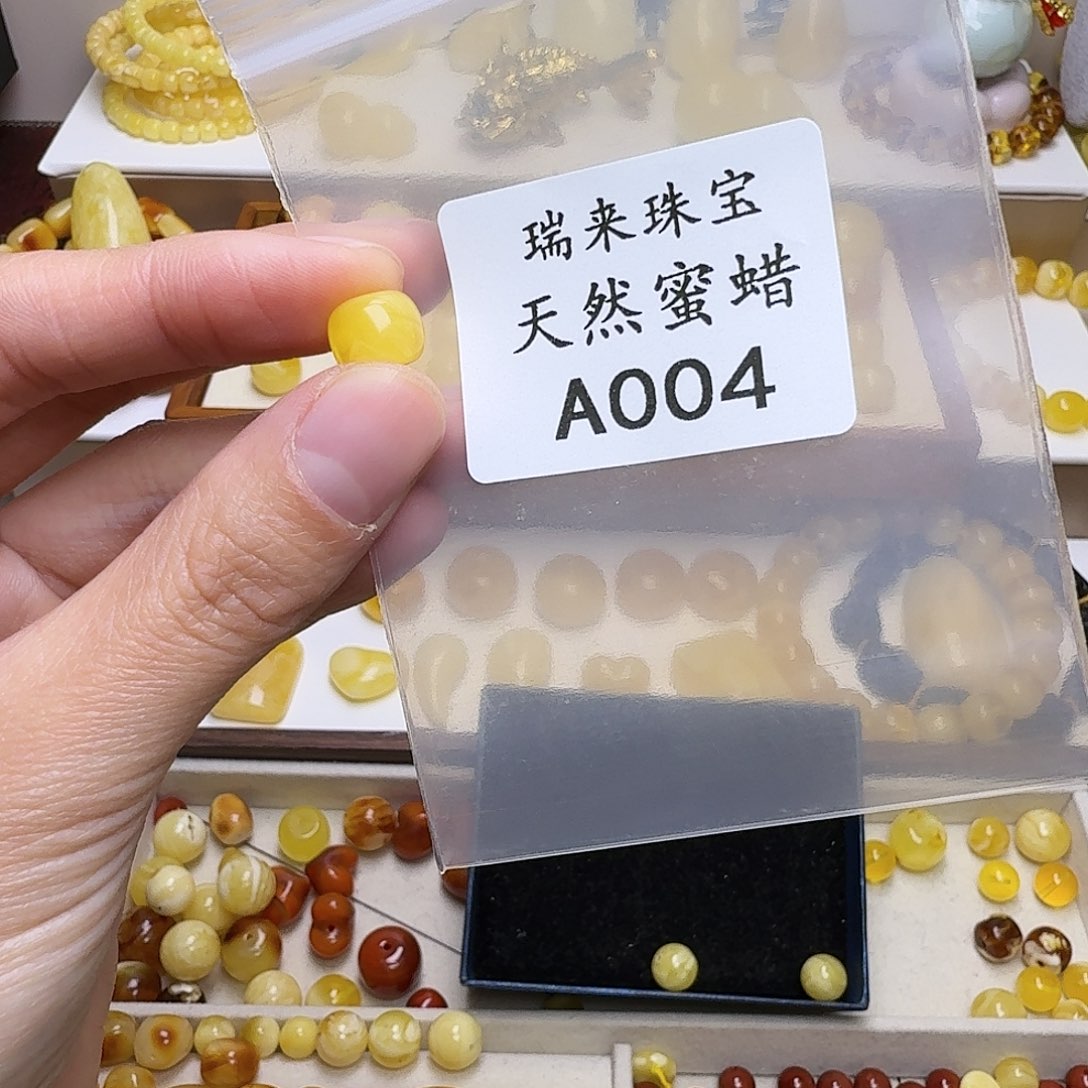 曲***幽琥珀未镶嵌裸石004号，9.8mm