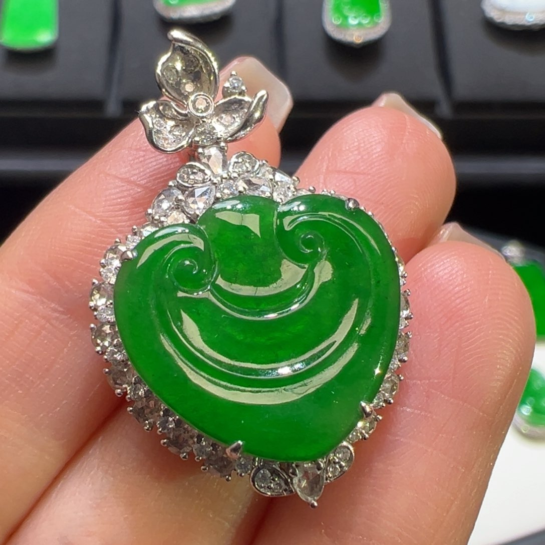 翡翠颈饰18K金镶嵌翡翠