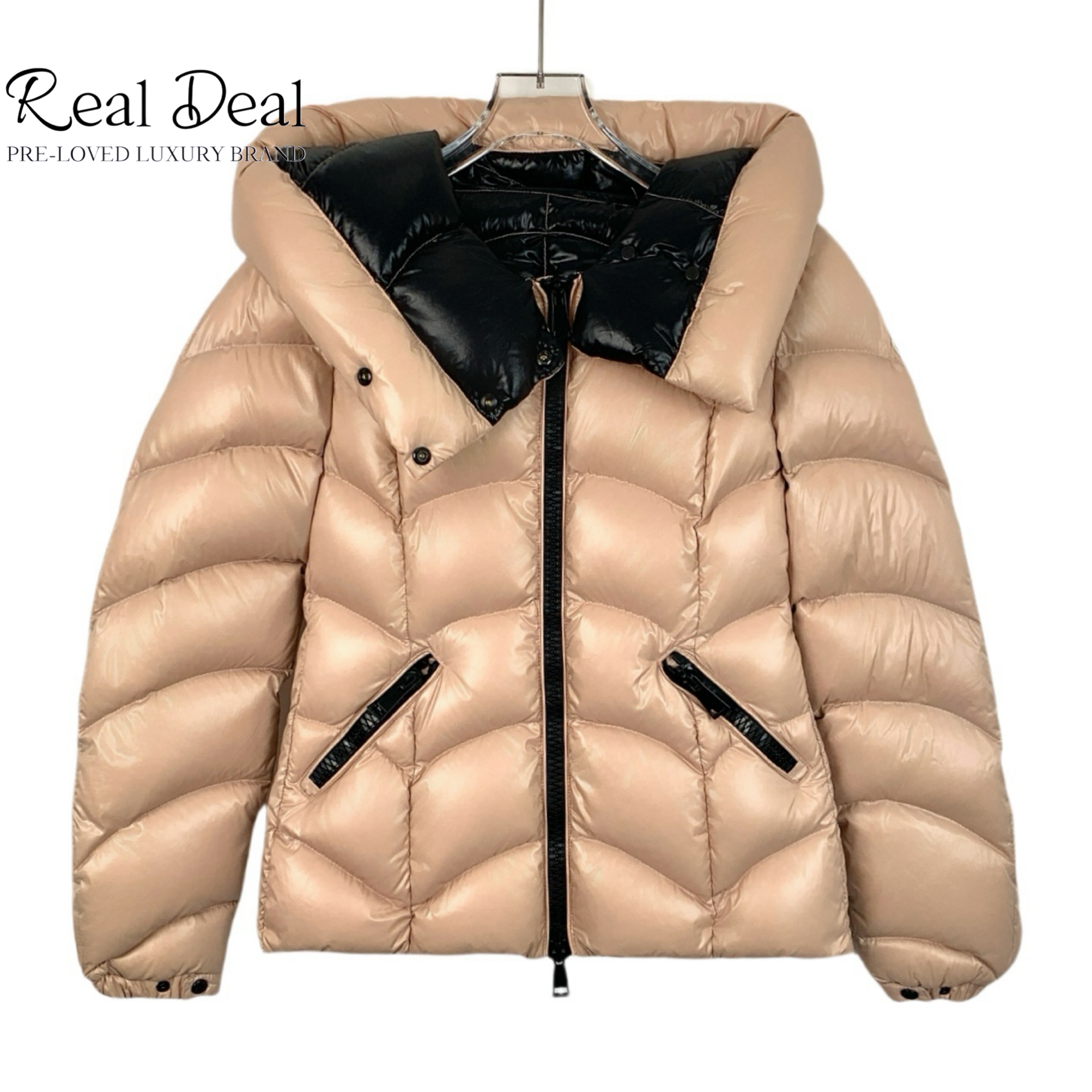 99新 MONCLER H13208 肉粉色徽标贴饰羽绒服 XS码