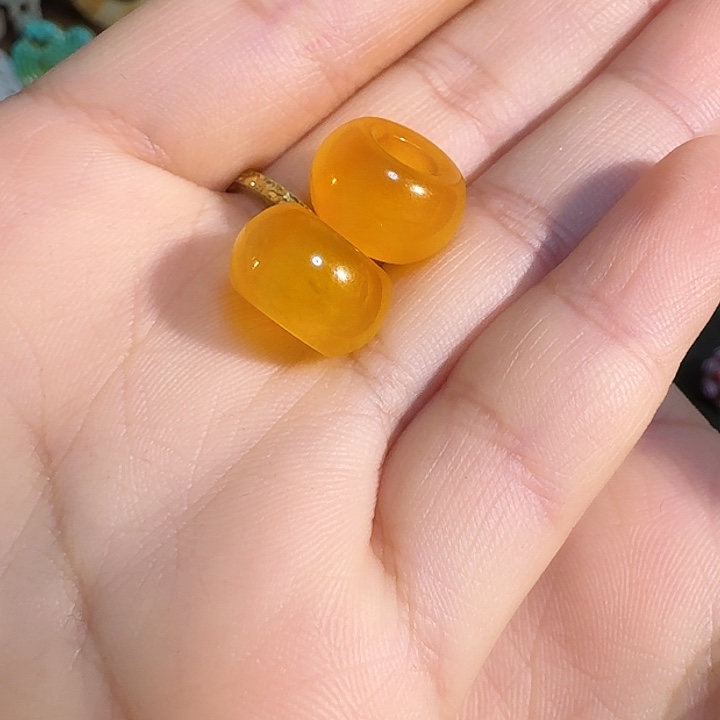 翡翠未镶嵌颈饰佩戴