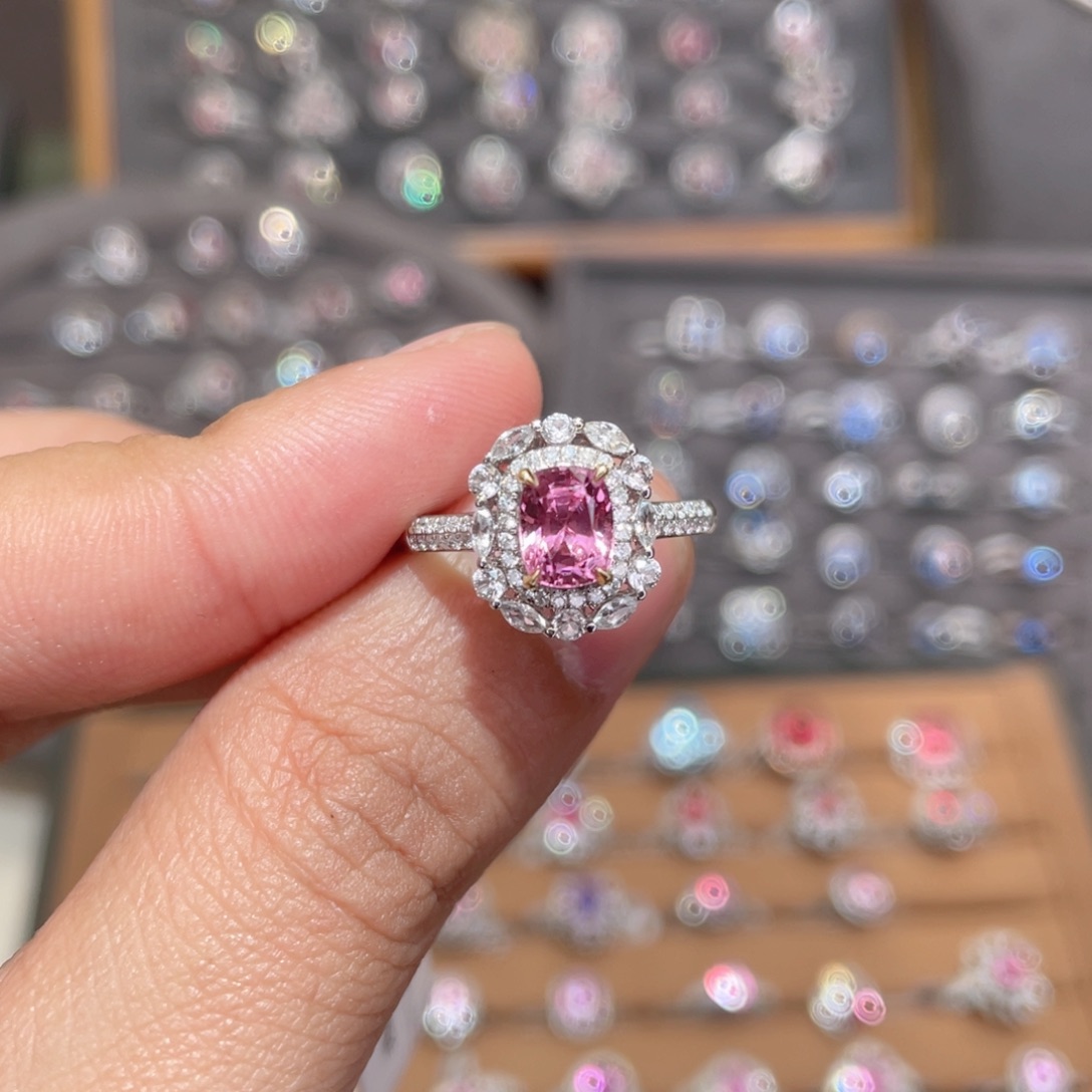 尖晶石戒指18K金镶嵌1.1ct 无烧缅甸