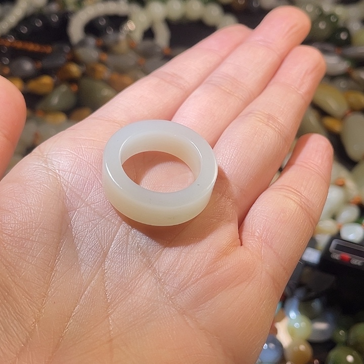 未镶嵌戒指和田玉依****子