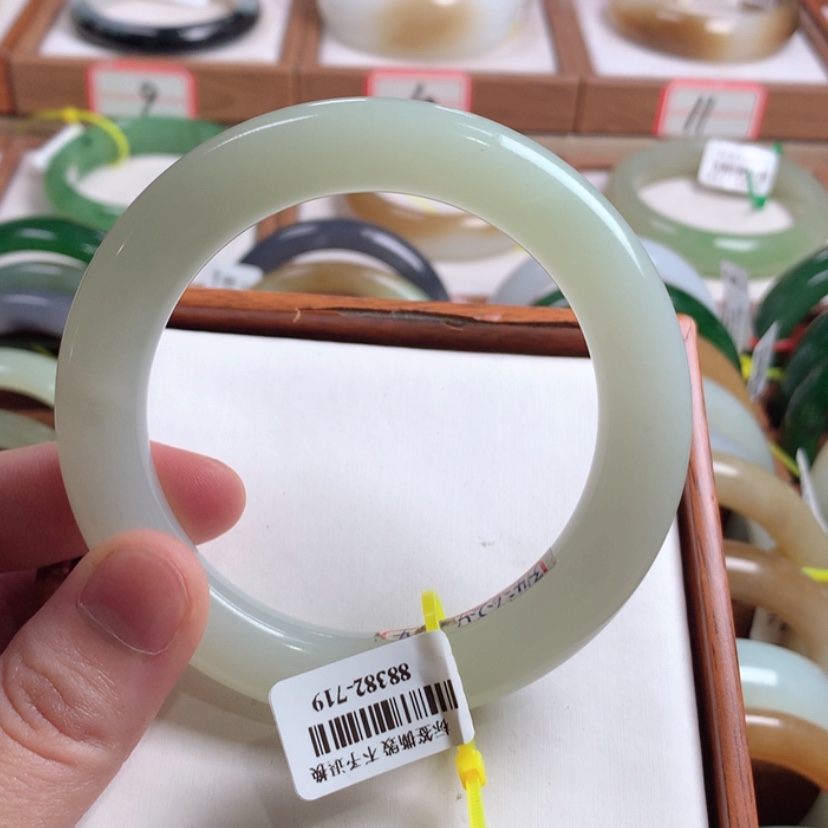 【闪购商品】和田玉手镯未镶嵌60