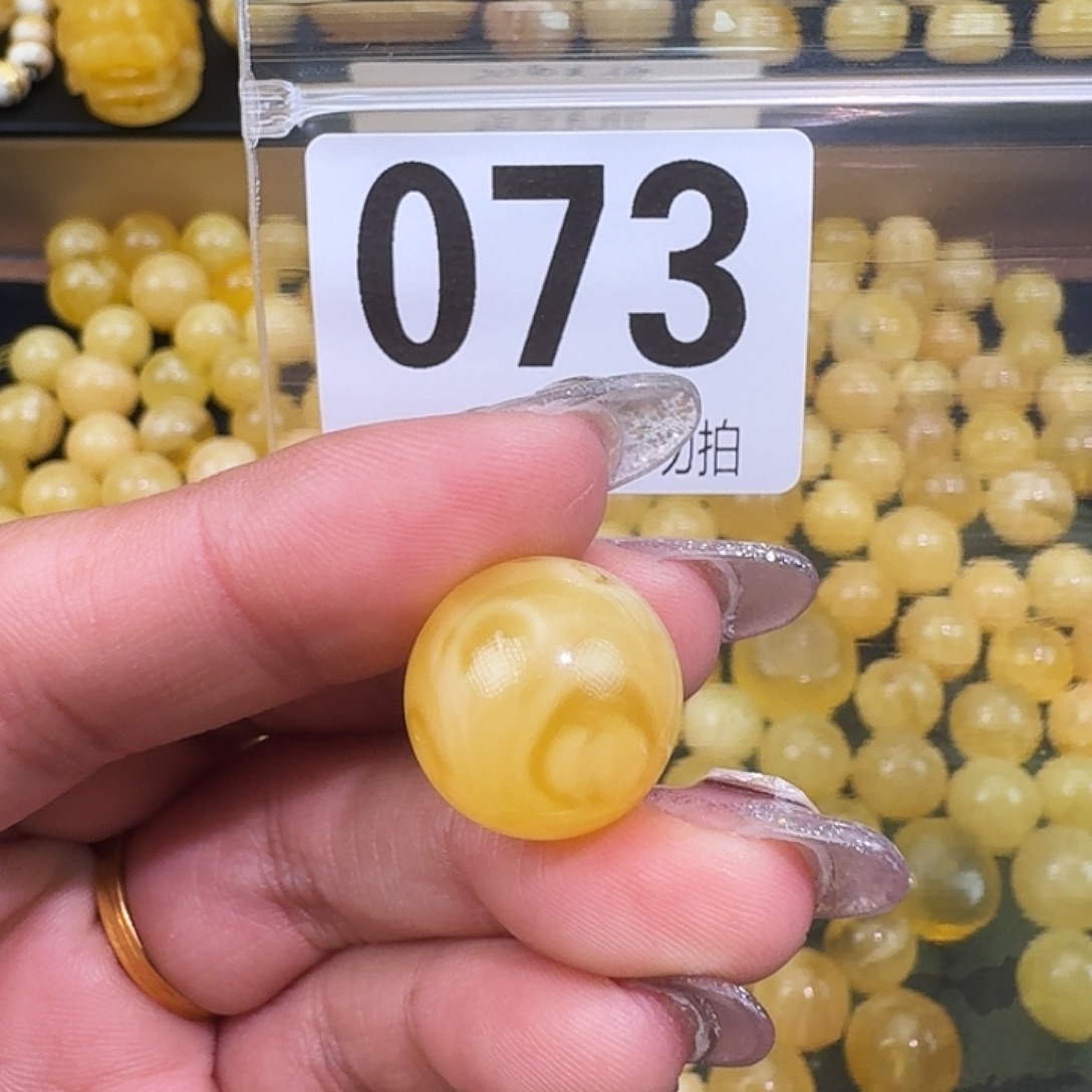 琥珀未镶嵌裸石16.6微瑕