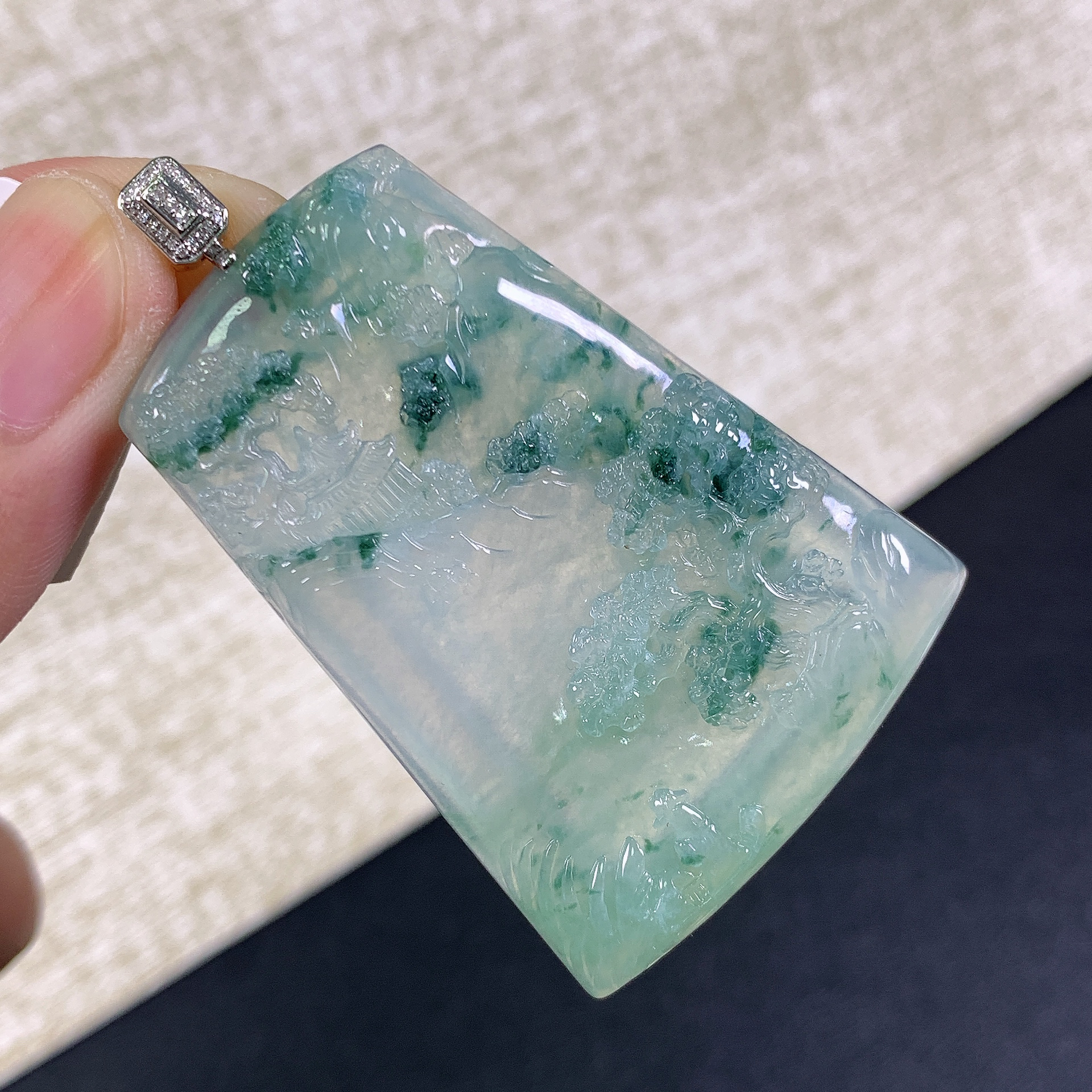 缅甸天然A货翡翠18k金镶嵌冰种飘花山水牌吊坠60.4x38.4x5.5