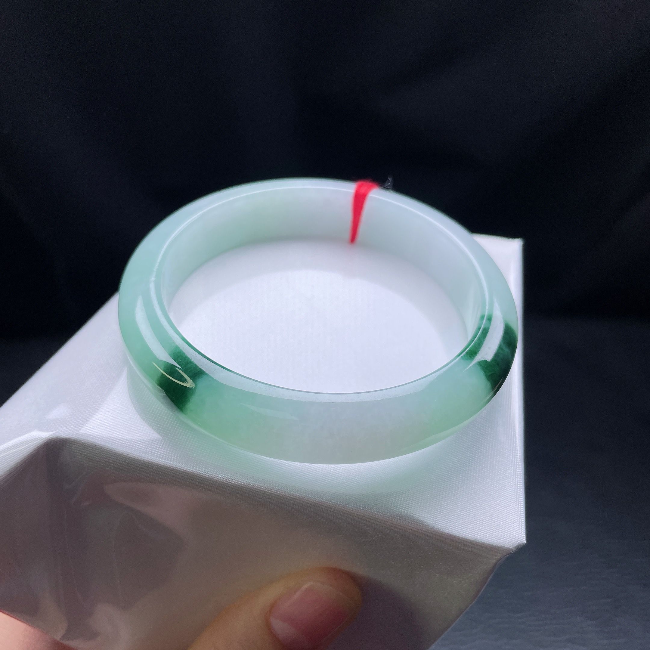 58圈冰糯飘绿宽边手镯 有纹