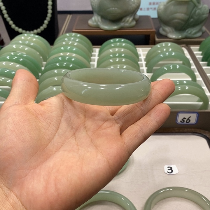 东陵石未镶嵌颈饰?****】
