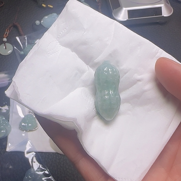 带****翡翠未镶嵌颈饰天然缅甸翡翠A货