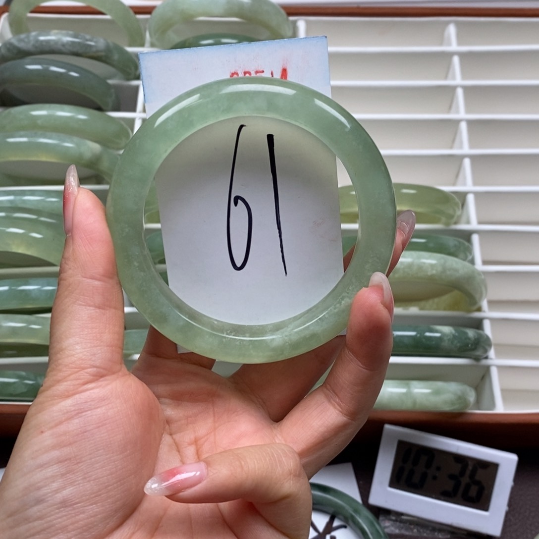 岫玉手镯未镶嵌我