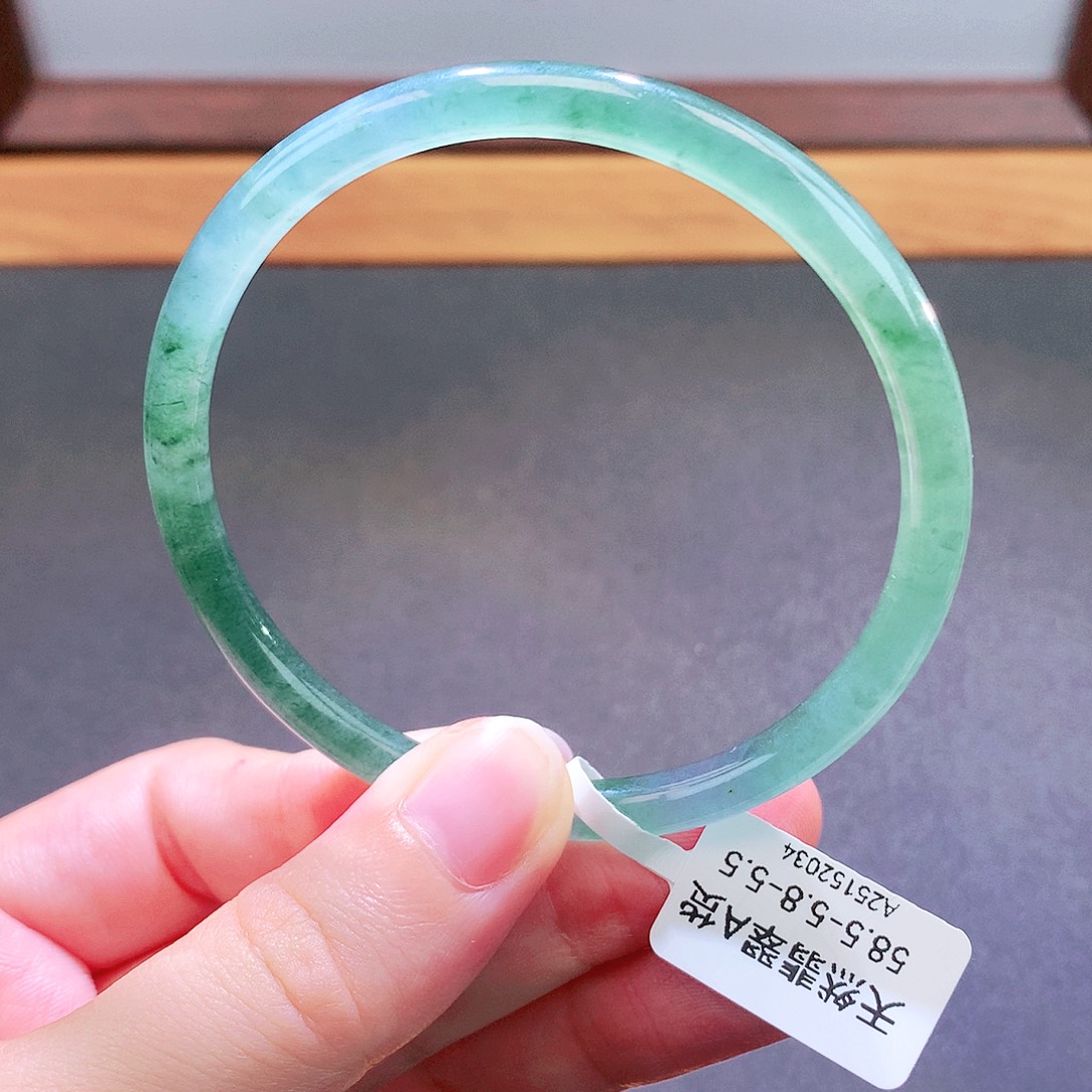 翡翠未镶嵌手镯天然翡翠