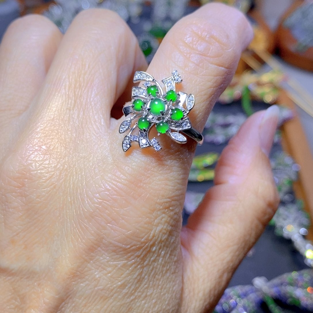 翡翠颈饰银S925镶嵌天然翡翠