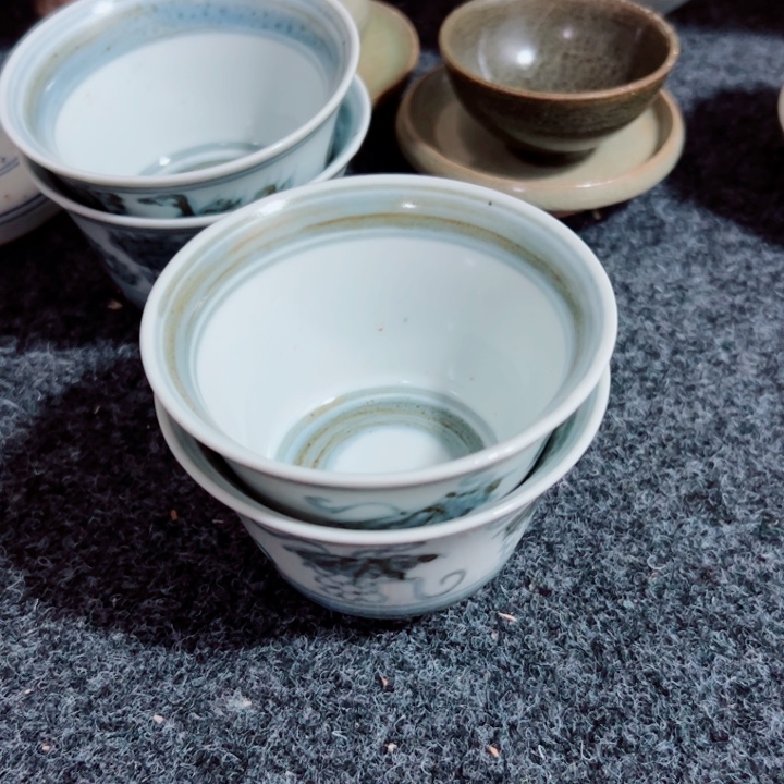 花***居瓷片青花文饰的一个碗