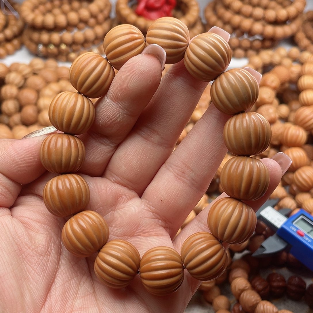 猴头核桃吊坠16+微瑕瓜珠