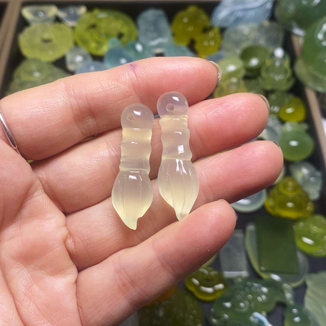 盘***）蛇纹石玉未镶嵌颈饰