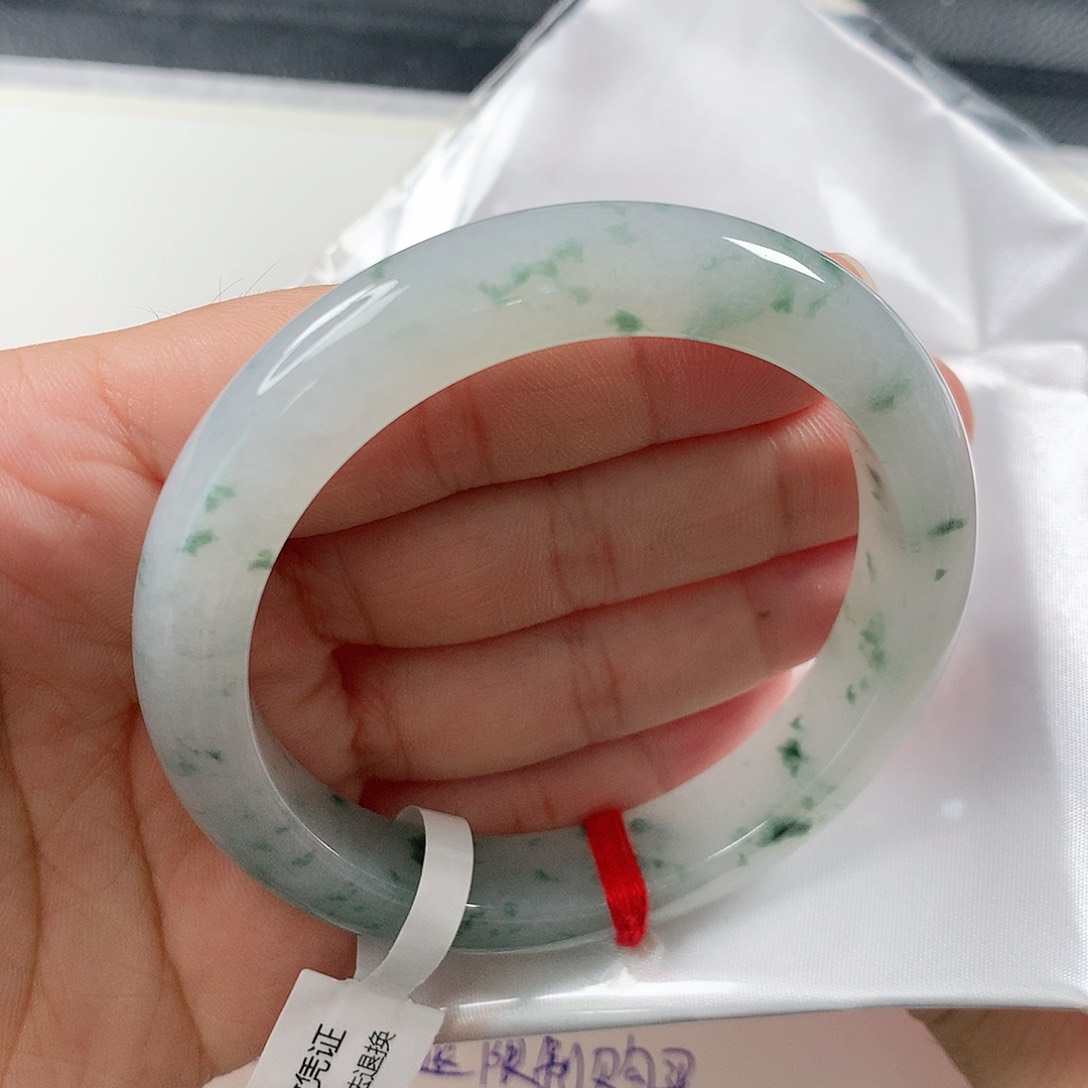 翡翠手镯未镶嵌①⑤⑧