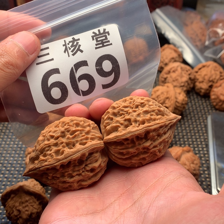 把件文玩核桃原树鸡心