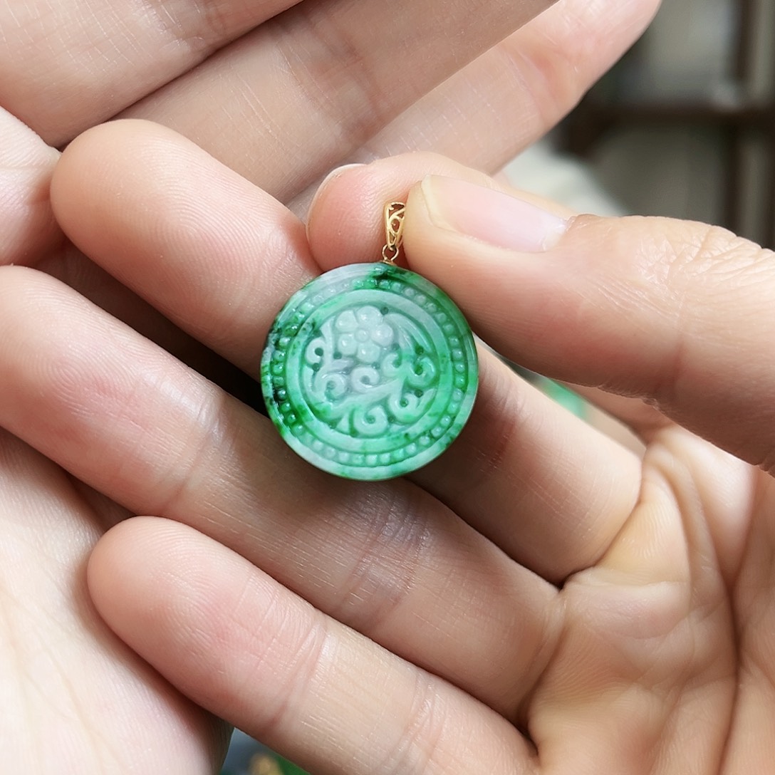 翡翠颈饰18K金镶嵌吊坠