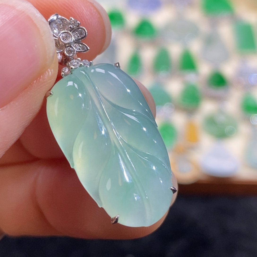 翡翠18K金镶嵌颈饰