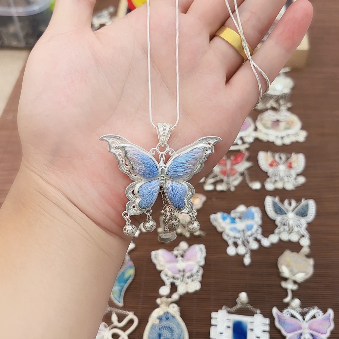 非金属布艺手工刺绣吊坠项链