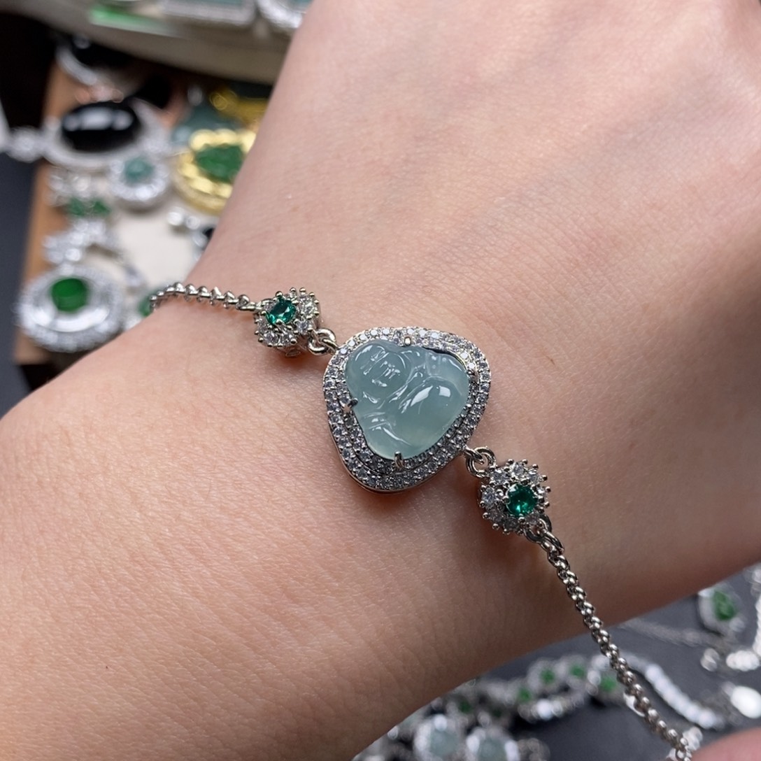 翡翠颈饰未镶嵌翡翠