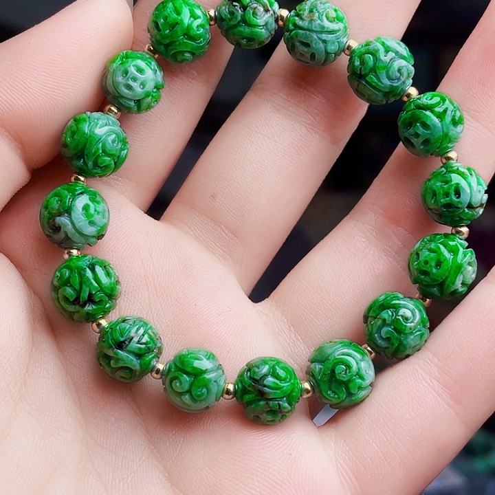 翡翠未镶嵌颈饰多样性