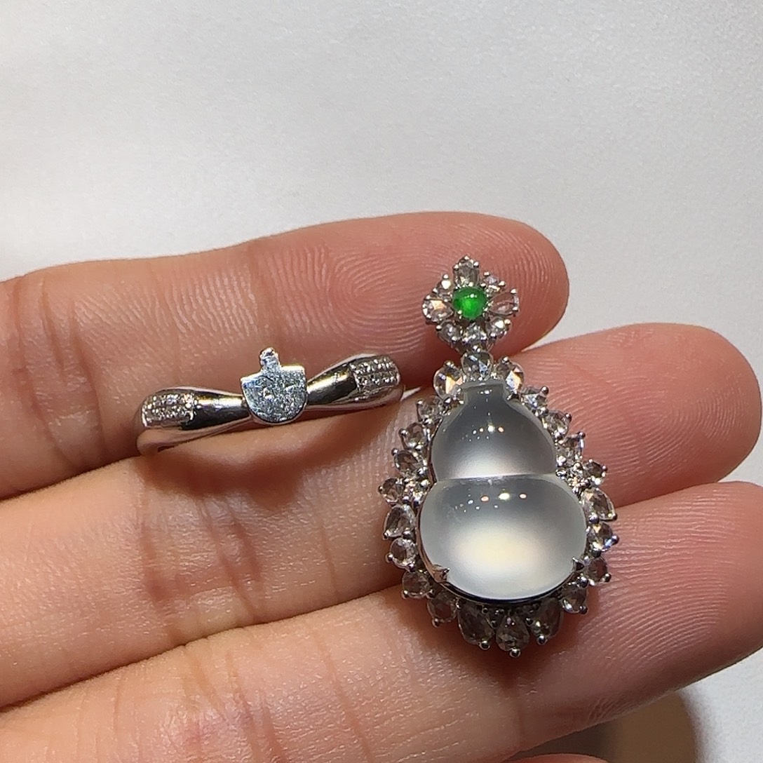 翡翠18K金镶嵌戒指葫芦两用